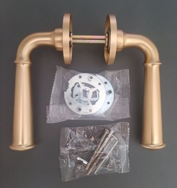 Дверная ручка STILE IBRA R 7S ST латунь матовая GOLD SATIN (тонкая розетка)