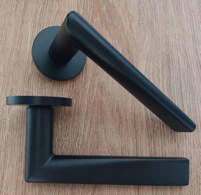Дверна ручка STILE SALTA R 7S ST матовий чорний BLACK (тонка розетка)