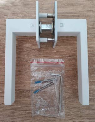 Дверная ручка STERK 1760 Q SH белый матовый (на розете ultra slim 3 мм)