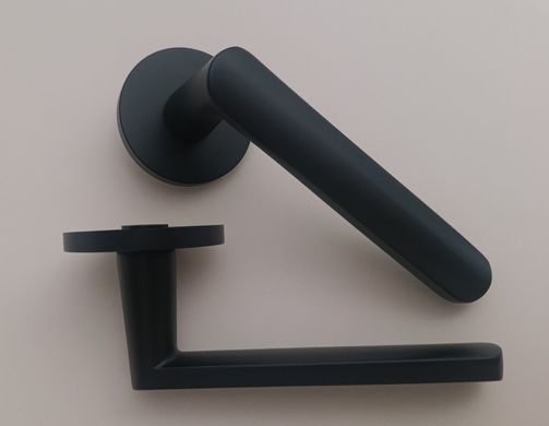 Дверна ручка APRILE Fragola R 7S AT чорний матовий BLACK (тонка розетка)