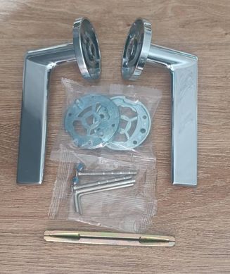 Дверна ручка APRILE Arnica R 7S AT полірований хром CP (тонка розетка)