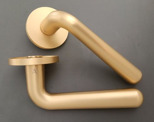 Дверна ручка APRILE Irga R 7S AT матова латунь GOLD SATIN (тонка розетка)