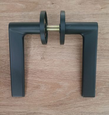 Дверна ручка APRILE Arnica R 7S AT чорний матовий BLACK (тонка розетка)