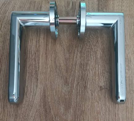 Дверная ручка APRILE Alora R 7S хром полированный (тонкая розетка)