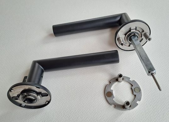 Ручка AKRA Cosmo WC R Lock BK univ, 50-57mm чорний
