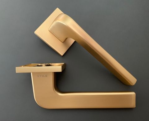 Дверна ручка STILE NAKA Q 7S ST матова латунь GOLD SATIN (тонка розетка)
