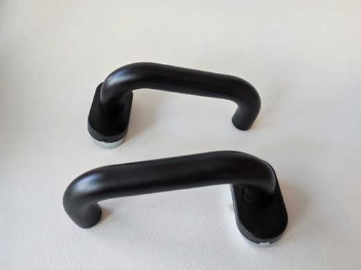 Дверная ручка AKRA Delta Oval, черная